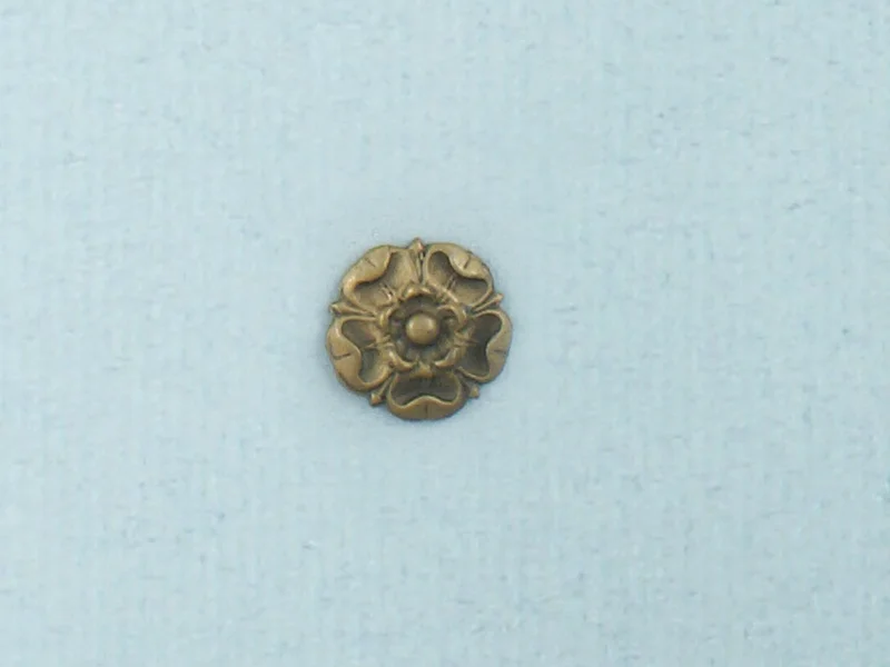 Small Tudor Rose Pattern Mount